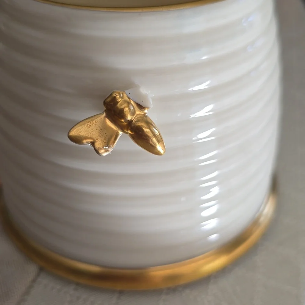 Vintage LENOX Cream Beehive Honey Pot Sugar Jar with BEES‎ 24K Gold Rare No Lid - Picture 5 of 5